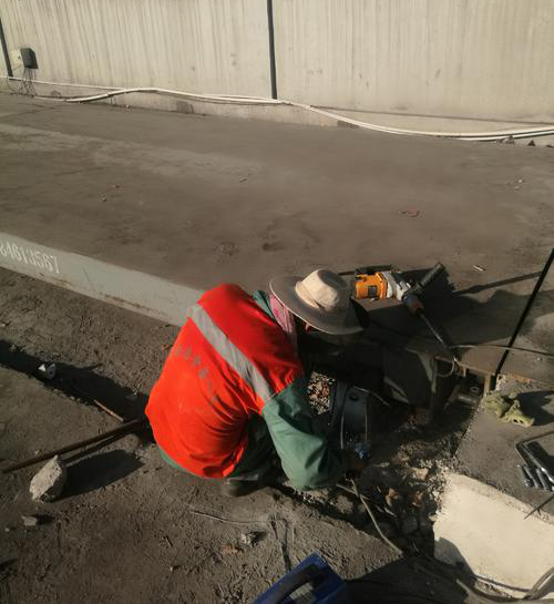 汽车衡售后维修现场